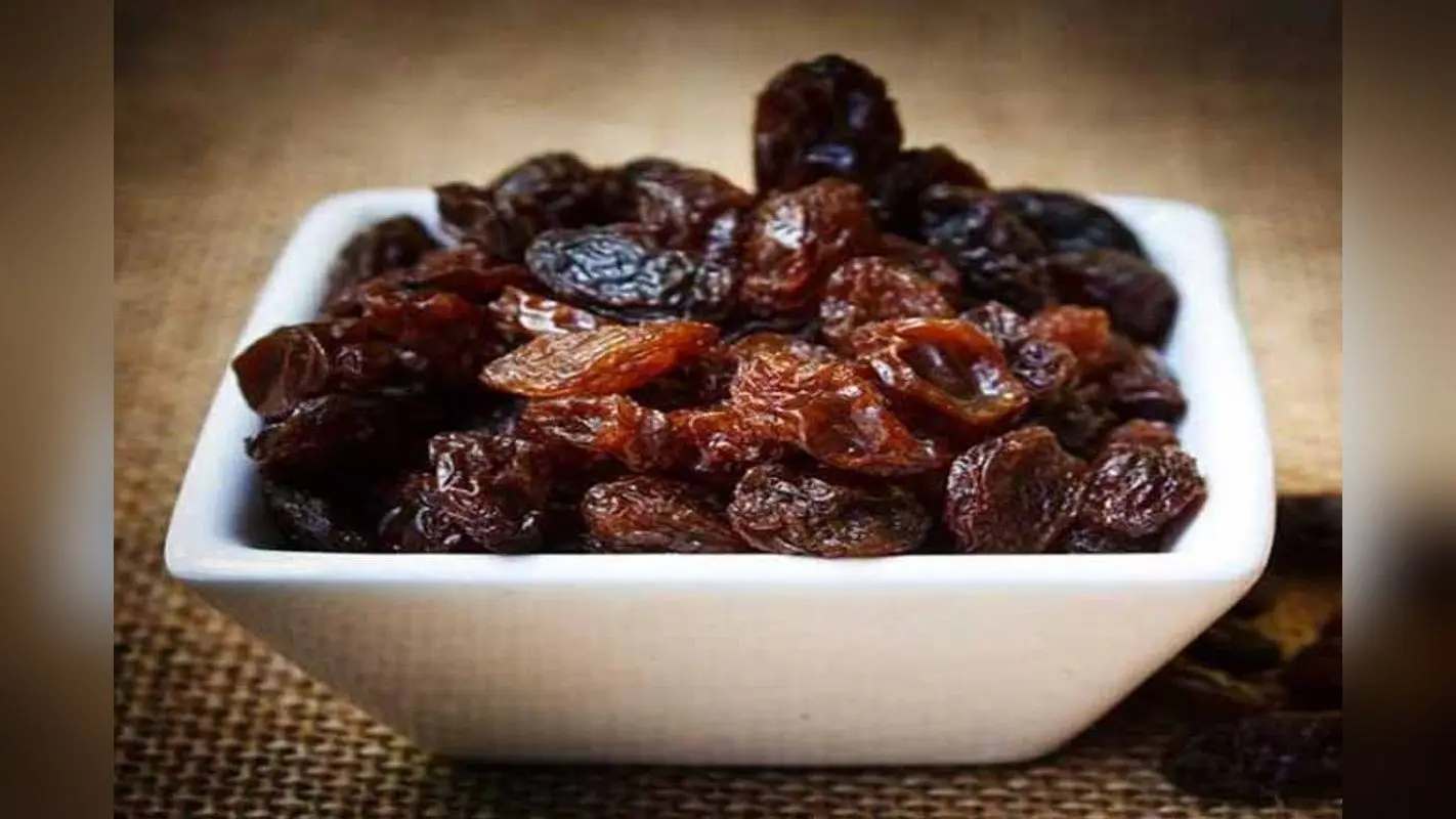 Munakka Benefits: मुनक्का में छिपा है सेहत का खजाना, खाने से मिलेंगे ये 6 फायदे