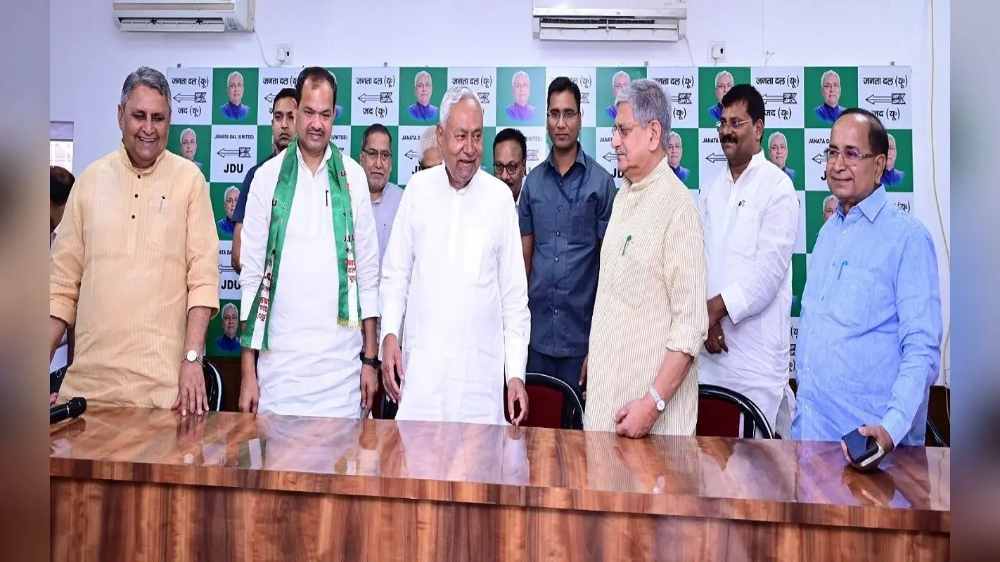 भागलपुर से RJD के सांसद रहे बुलो मंडल JDU में हुए शामिल, राजद से इस्तीफा देकर जदयू ज्वाइन करने की बताए वजह..