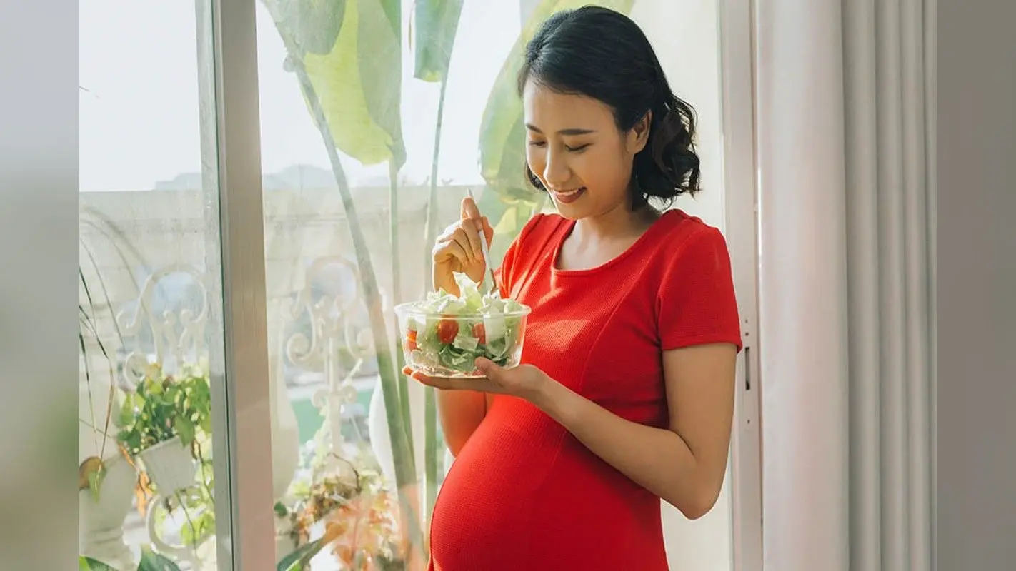 Pregnancy Care Tips: आयुर्वेदिक डॉक्टर से जानिए गर्भवती महिलाओं को क्या खाना चाहिए जिससे बच्ची की स्किन अच्छा हो