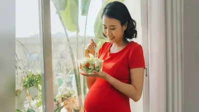 Pregnancy Care Tips: आयुर्वेदिक डॉक्टर से जानिए गर्भवती महिलाओं को क्या खाना चाहिए जिससे बच्ची की स्किन अच्छा हो