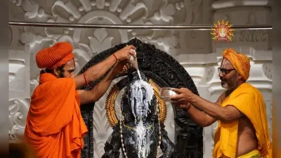 Ram Navami: भए प्रगट कृपाला… अयोध्या में रामलला की भव्य पूजा, देखें तस्वीरें