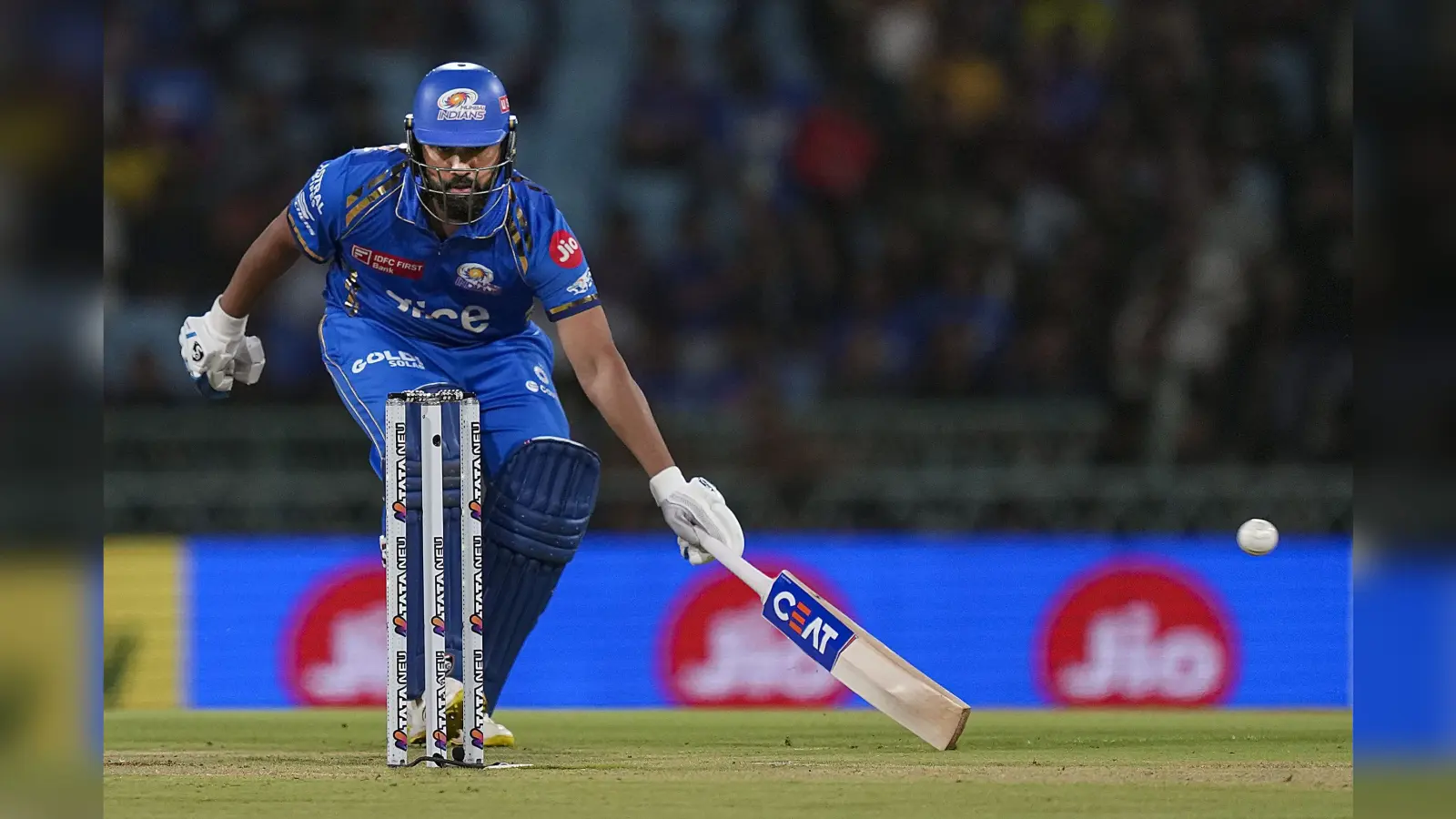 IPL 2024: बर्थडे पर नहीं चला रोहित शर्मा का बल्ला, केवल 4 रन पर आउट