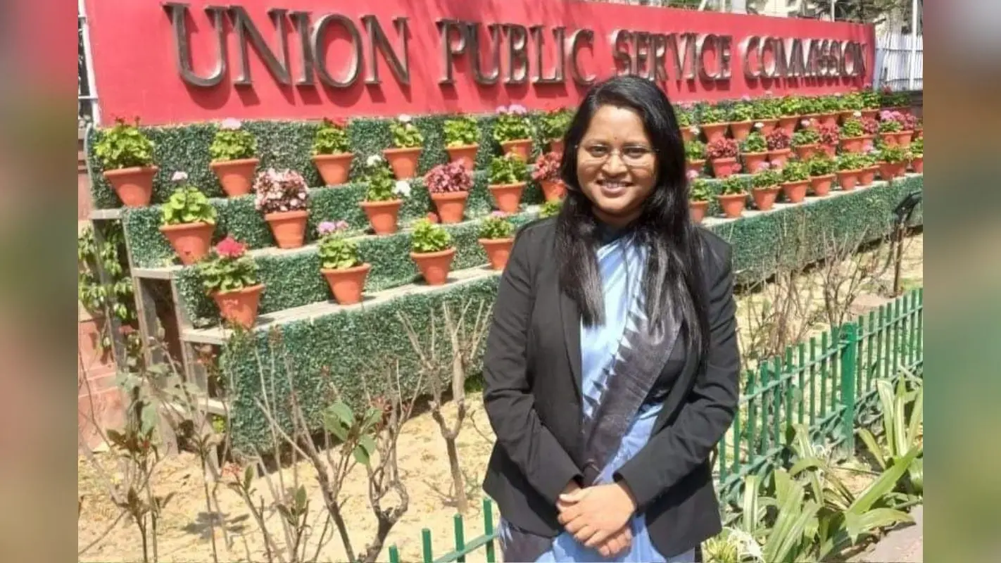 यूपीएससी की परीक्षा में झारखंड की बेटियों ने बढ़ाया मान, स्वाति शर्मा को 17वीं रैंक, गढ़वा डीसी की पुत्री साक्षी जमुआर को 89वीं रैंक