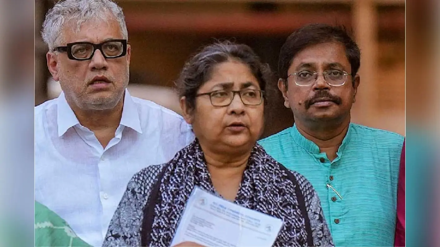 पश्चिम बंगाल : तृणमूल का सवाल, गेट बंद रखकर पुलिस कह रही है कि हम आजाद हैं, क्या हम बाहर निकल जाएंगे