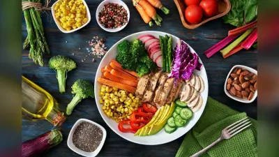 Top 5 Anti-ageing Foods: बढ़ती उम्र को रोक सकते हैं ये 5 एंटी-एजिंग फूड्स, यहां जानिए