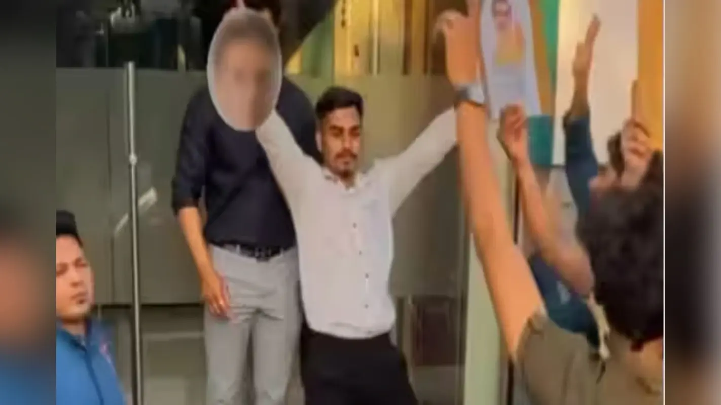 Bizarre News: इस अनोखे जीव को देखकर आप भी रह जाएंगे दंग, यहां देखें वीडियो