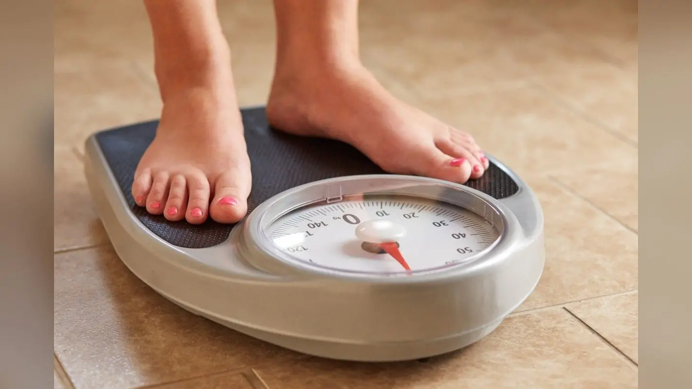 Weight Loss Tips: बढ़ते वजन और बाहर निकली तोंद से हैं परेशान तो अपनाएं ये टिप्स