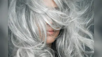 White Hair Home Remedies: सफेद बालों को इन घरेलू नुस्खों से करें काला