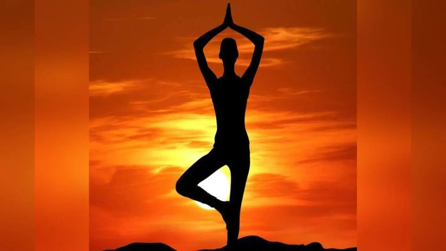 Yoga for weakness and fatigue: शरीर में कमजोरी और थकान है तो करें स्वामी रामदेव द्वारा बताए गए ये योगासन