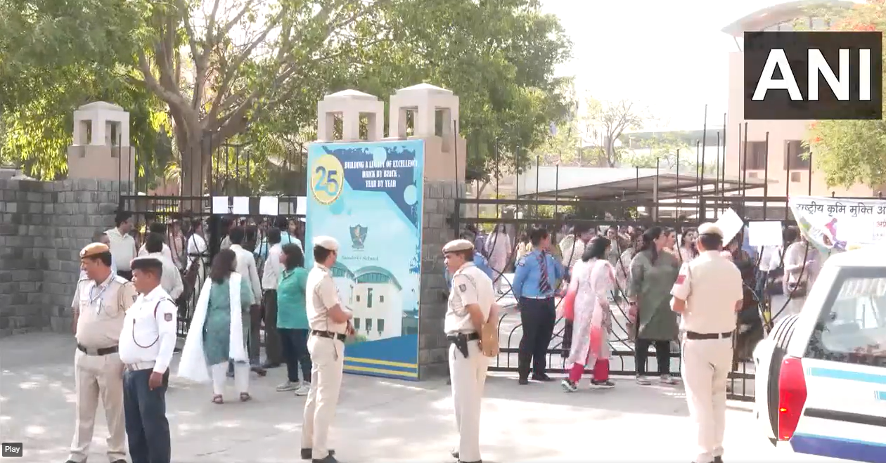 DPS- संस्कृति विद्यालय सहित दिल्ली के 80 से अधिक स्कूलों को बम से उड़ाने की धमकी, खाली कराकर पुलिस कर रही जांच