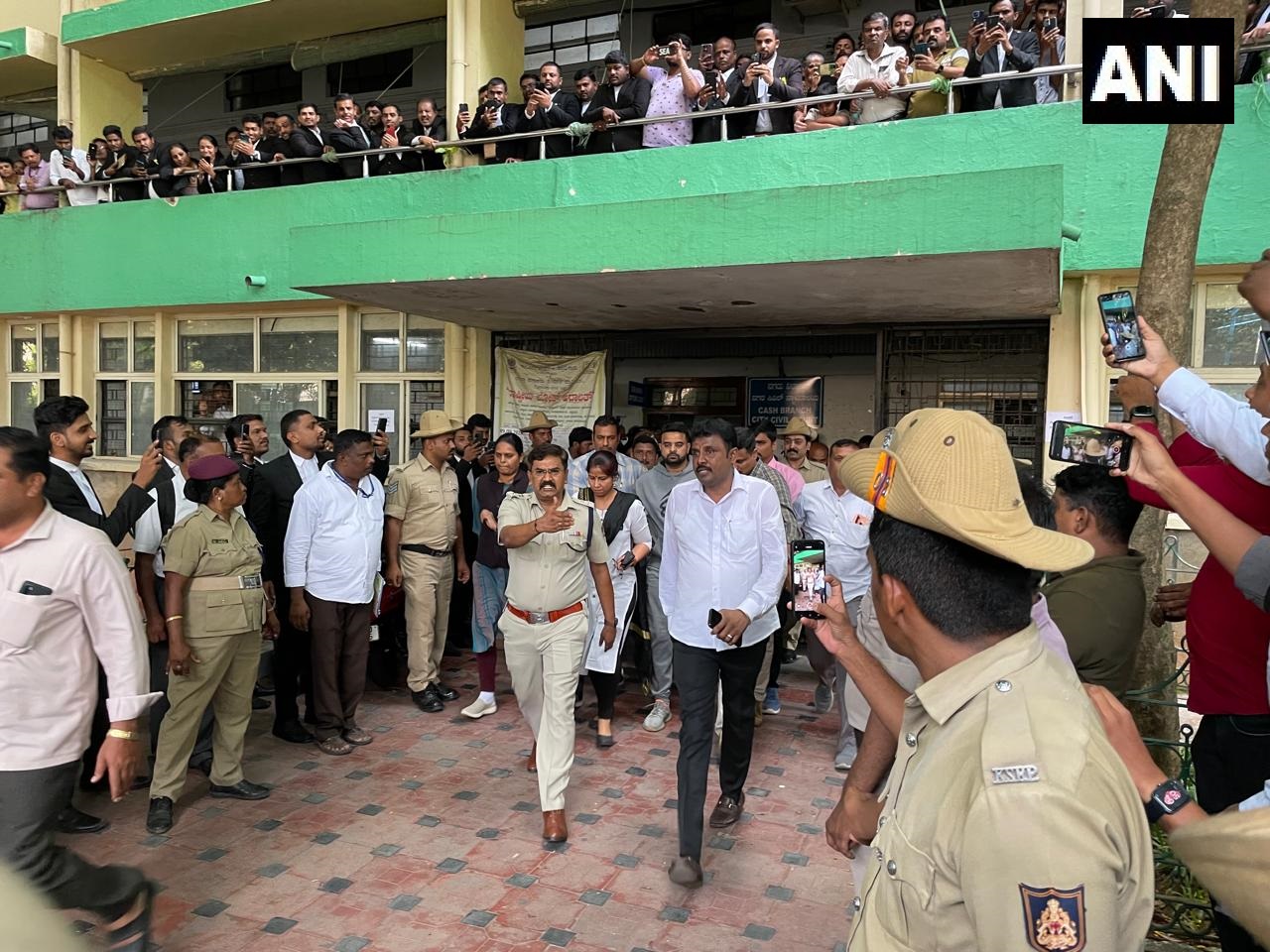 प्रज्वल रेवन्ना को क्यों पकड़ने गई महिला पुलिस? कोर्ट ने दी 6 दिन की रिमांड
