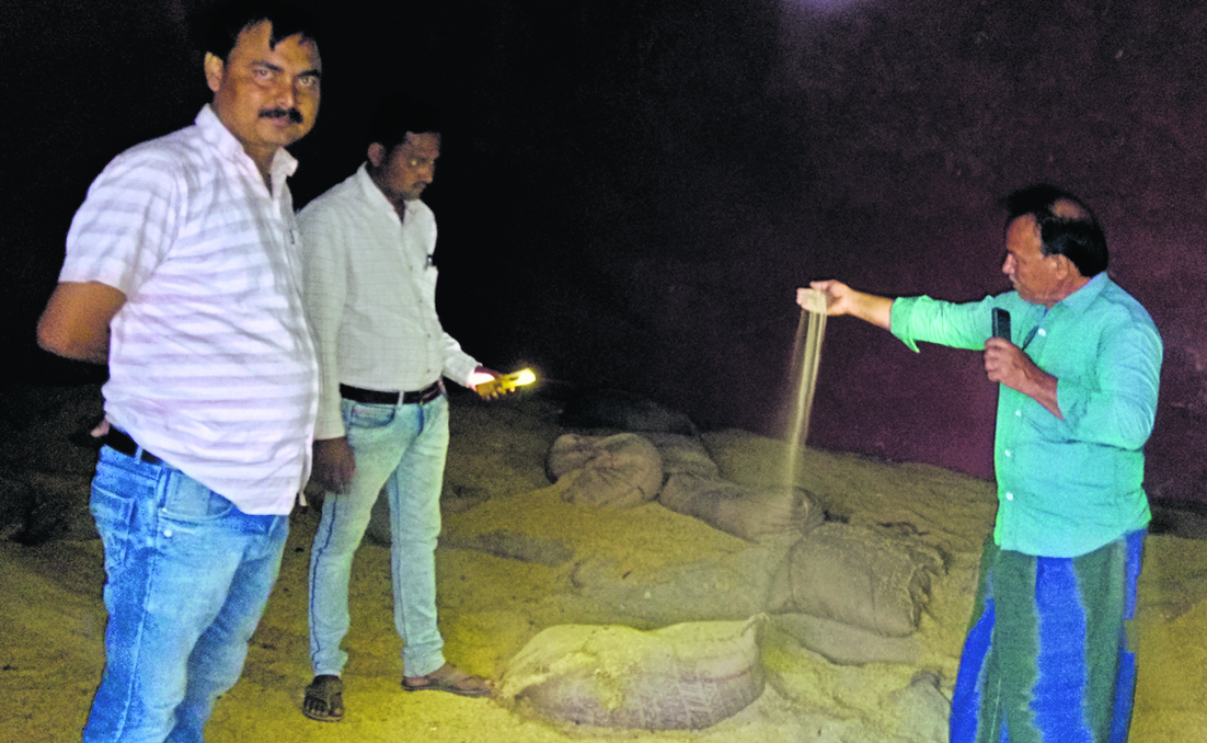 पूर्णिया में पैक्स गोदाम से चूहे खा गए 200 क्विंटल धान! अध्यक्ष ने की क्षति भरपाई की मांग