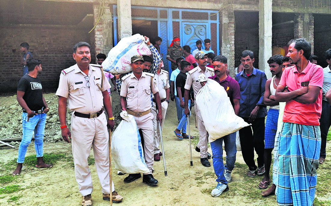 अररिया में वार्ड सदस्य के घर से हो रही थी गांजा की तस्करी, 28 लाख का गांजा जब्त