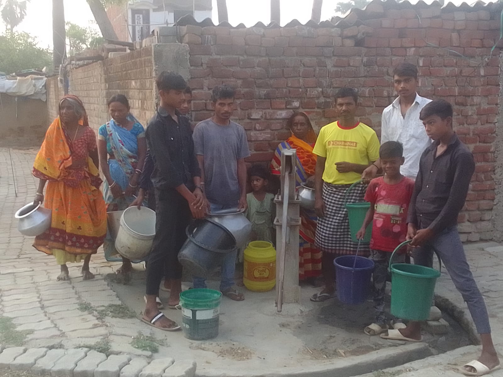 Gaya News: गर्मी में पानी को तरस रहे कोंच के लोग, पाइपलाइन से पानी पहुंचना बंद