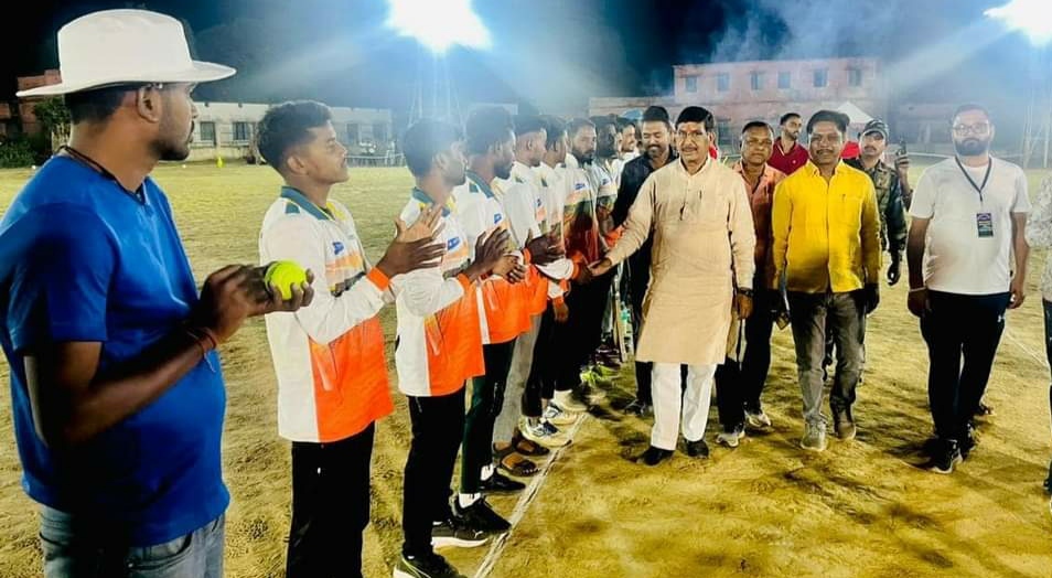 नेवरी इलेवन ने टुंगरीटोला इलेवन को हराया