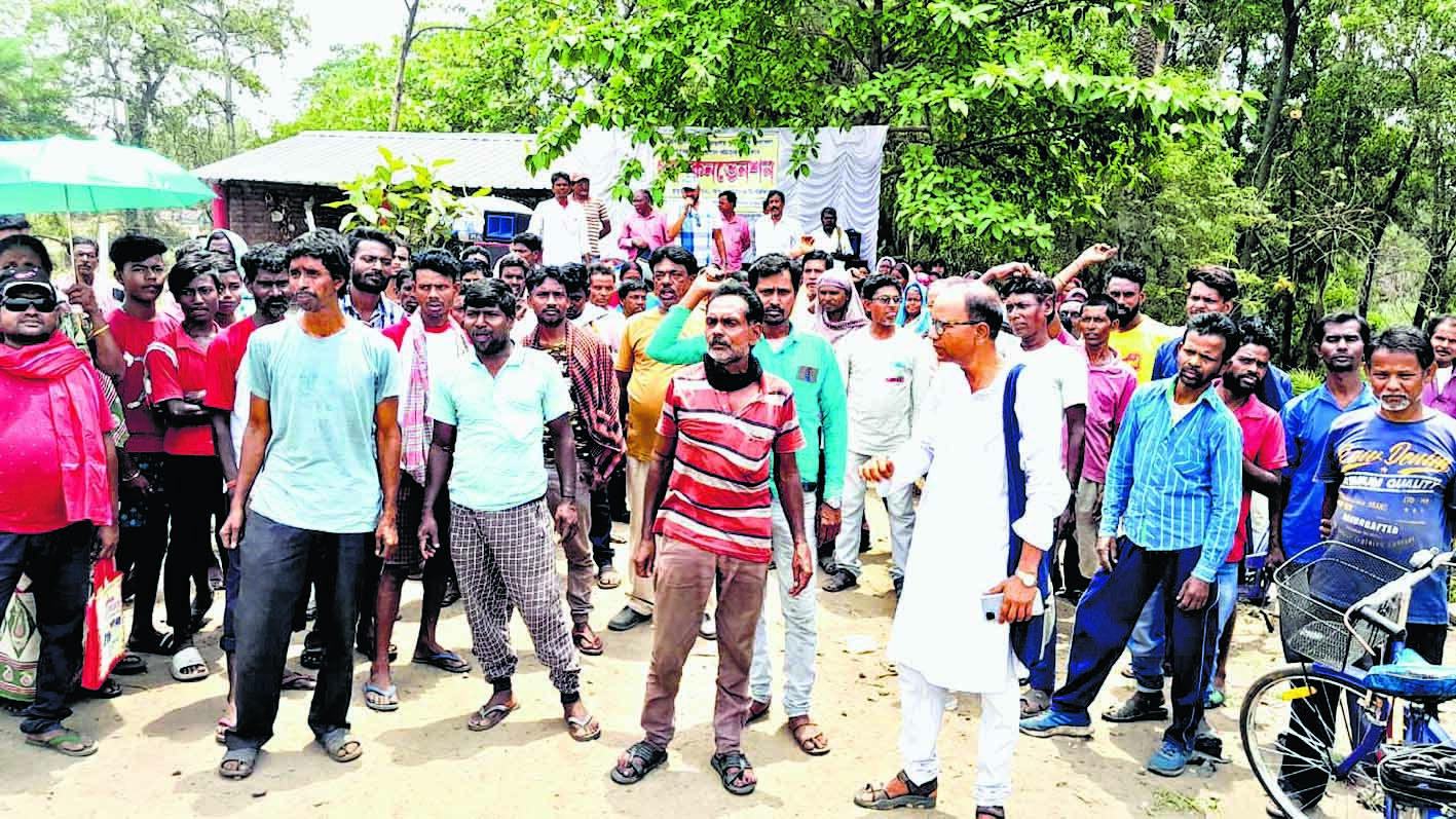 श्मशान घाट पर दखल के खिलाफ ग्रामीणों ने की सभा