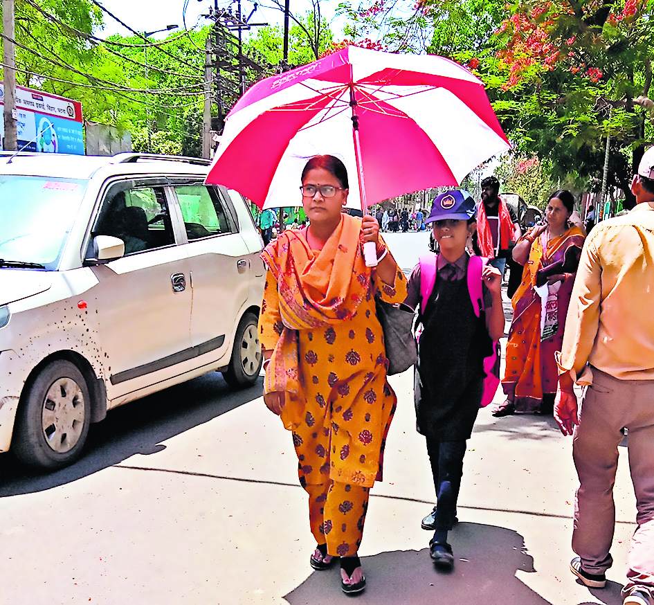 शनिवार को 42 पार पहुंचा पारा, गर्मी से लोग बेहाल