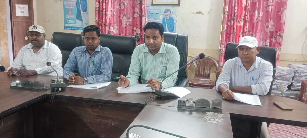 नावाडीह में चुनाव तैयारी को लेकर बूथ प्रभारियों की बैठक