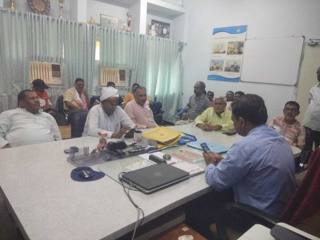 एचइसी के सप्लाई कर्मियों ने एचएमबीपी एडीएम बिल्डिंग का किया घेराव