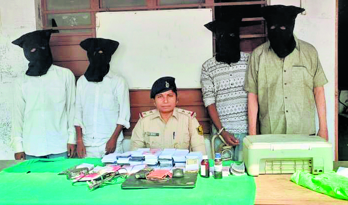 अमनौर में पुलिस ने बरामद किये 86 हजार के नकली नोट, चार गिरफ्तार