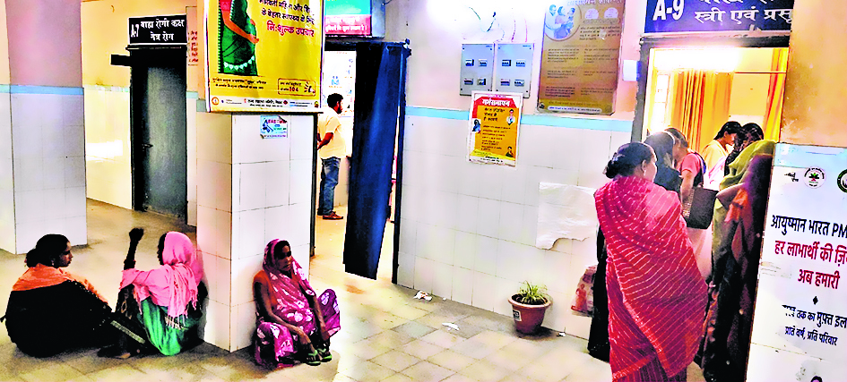 रोस्टर के अनुसार वहीं मौजूद रहे डॉक्टर