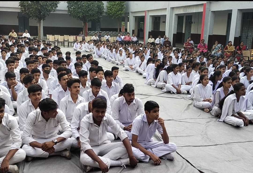 डीएवी कथारा में अंग्रेजी भाषण प्रतियोगिता आयोजित