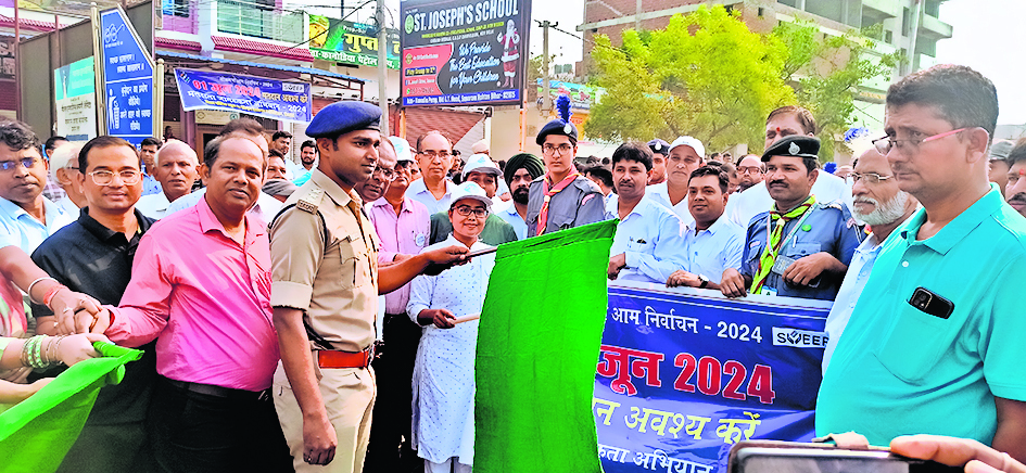 मतदान से लोकतंत्र होता है मजबूत : डीएम