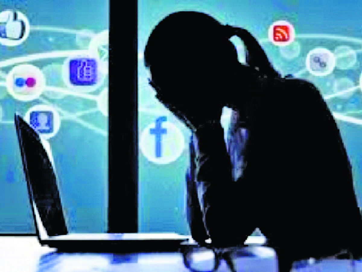 सोशल मीडिया पर बनाया दोस्त, फिर लूट ली अस्मत