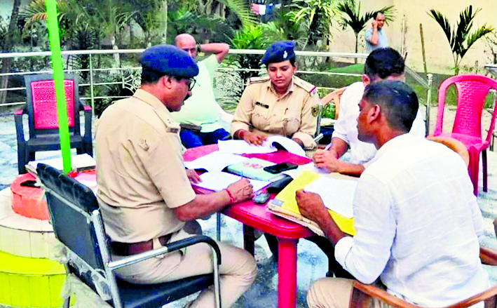 इंस्पेक्टर ने गलगलिया थाना का किया औचक निरीक्षण