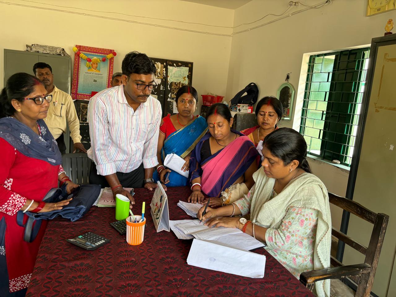 मतदाता पर्ची जल्द से जल्द बांटने का निर्देश