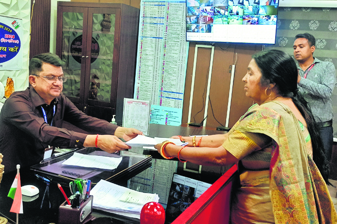 काराकाट में अंतिम दिन आठ लोगों ने किया नामांकन, स्क्रूटनी आज