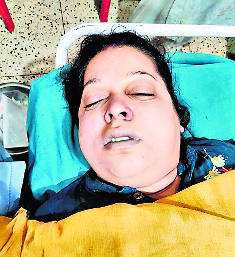 चौधरी नर्सिंग होम में महिला की मौत के बाद हंगामा, डॉक्टर-कर्मी अस्पताल छोड़कर भागे