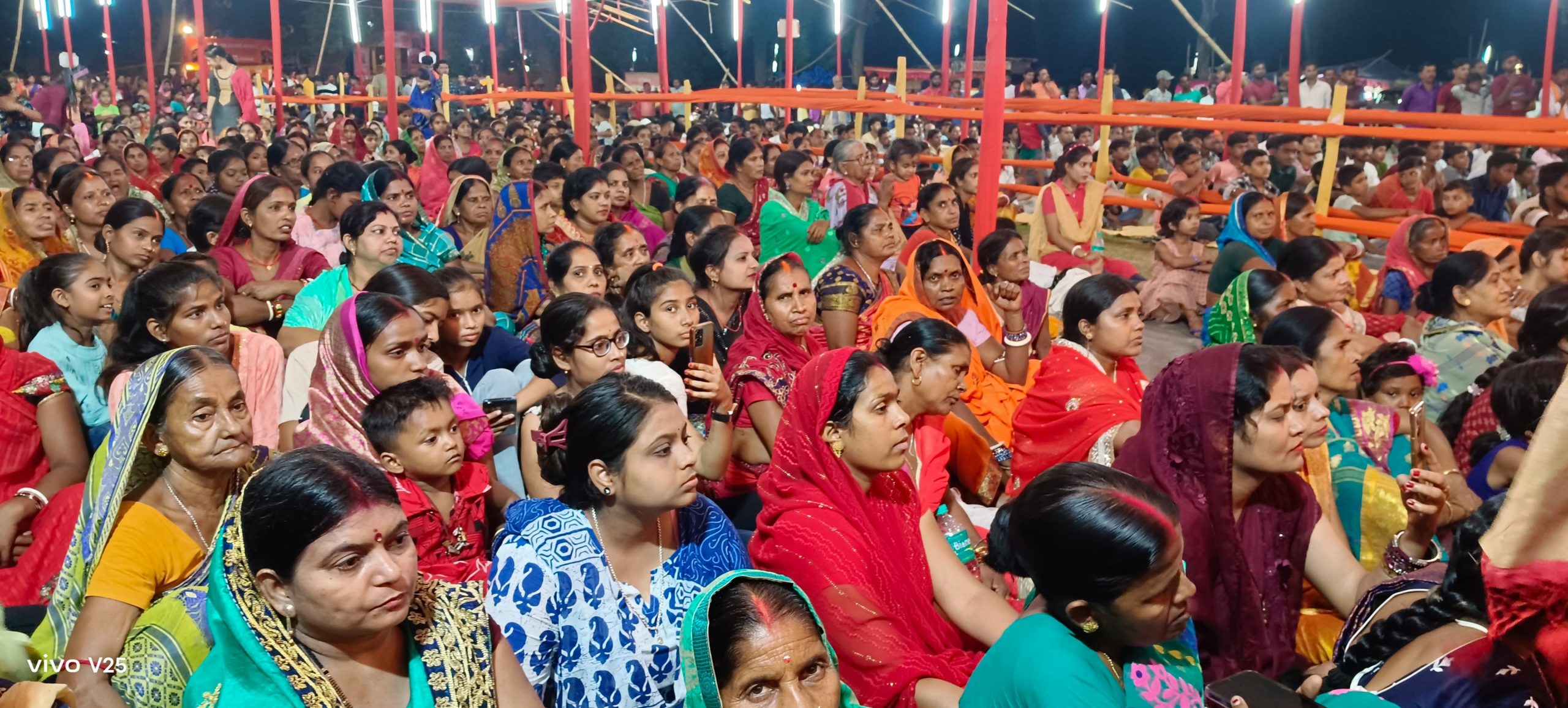 शतचंडी महायज्ञ : यज्ञ मंडप की परिक्रमा कर सुख समृद्धि की कामना की, भजन संध्या में जुटे श्रद्धालु
