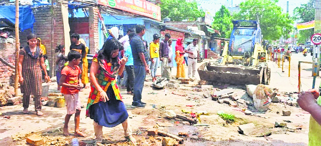 शहर में इ-रिक्शा स्टैंड बनाने को लेकर हटाया गया अतिक्रमण