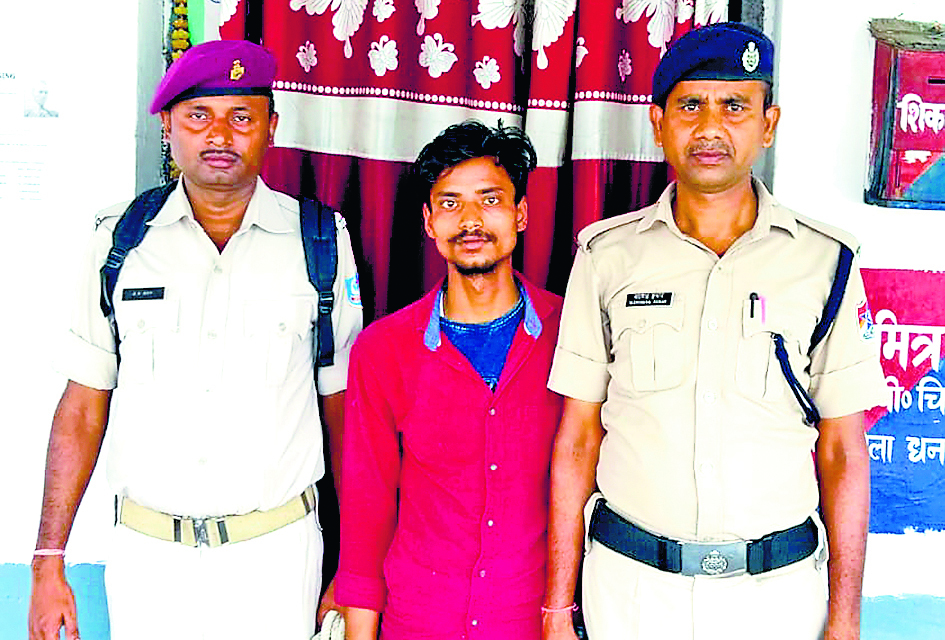 चोरी के दो मोबाइल और नगदी के साथ आरपीएफ ने एक को पकड़ा