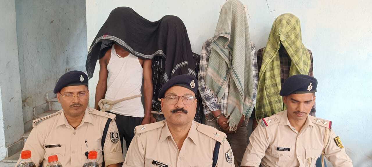 दुकानों में चोरी करनेवाले गिरोह के चार पकड़ाये, मास्टरमाइंड फरार