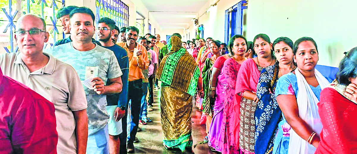 राउरकेला : भीषण गर्मी पर भारी दिखा मतदाताओं का उत्साह, शाम पांच बजे तक 60.55 प्रतिशत वोटिंग