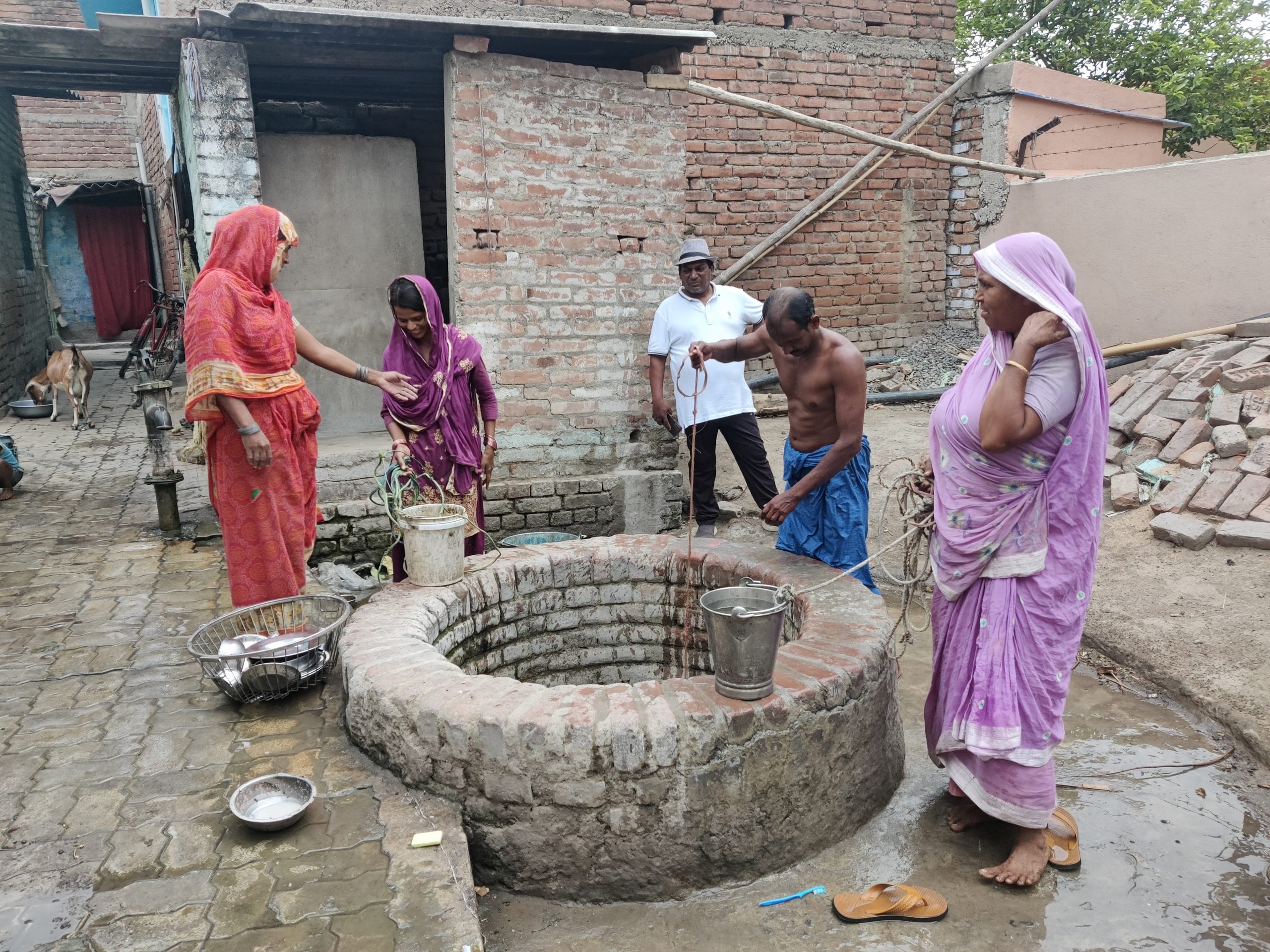 मोकामा. पेयजल आपूर्ति बाधित, कुआं बना लोगों का सहारा