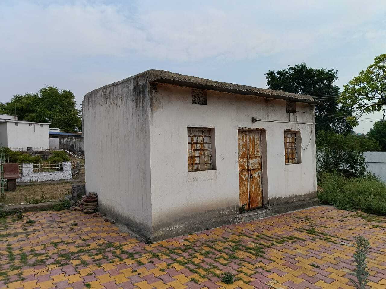लाखों खर्च कर बना मर्चरी है उपयोगविहीन