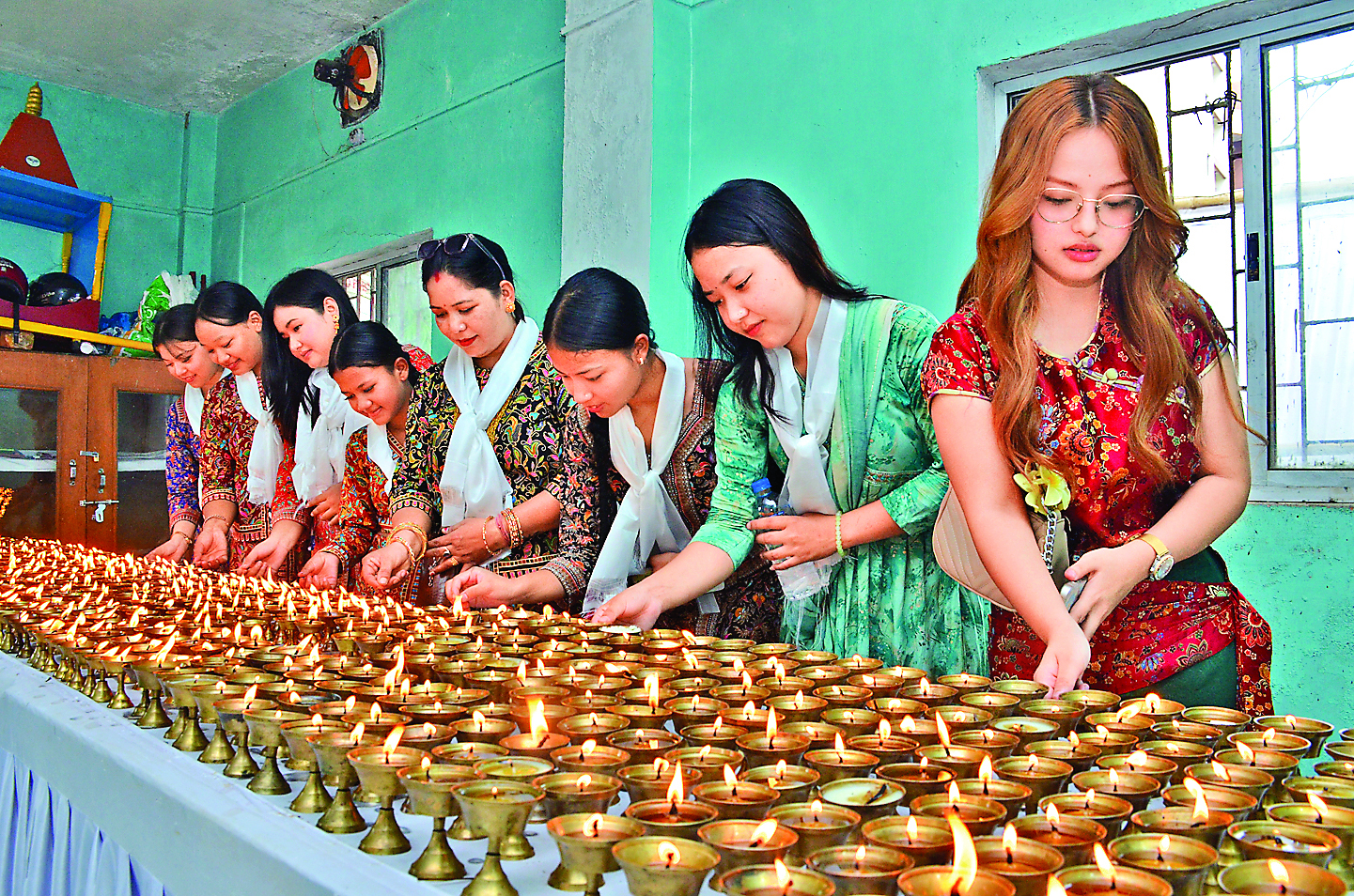गौतम बुद्ध की जयंती पर दीप जगमगाये