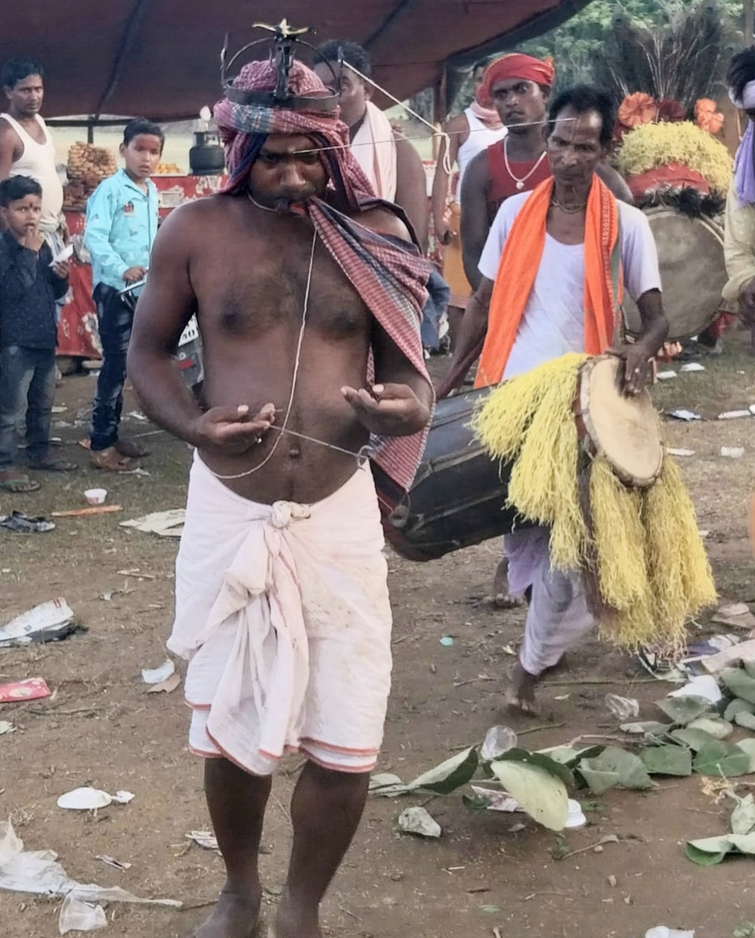 जलांई गांव में बाबा धर्मराज पूजा में भक्तों का लगा रहा तांता, भोक्ताओं ने दिखाये हैरतअंगेज करतब