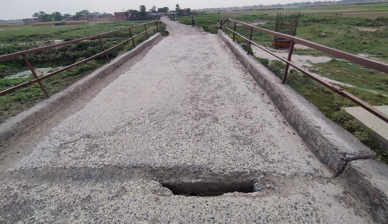 एक दशक पूर्व निर्मित स्क्रूपाईल जर्जर