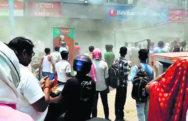 बंधन बैंक में शॉर्ट सर्किट से लगी आग, कई उपकरण जले