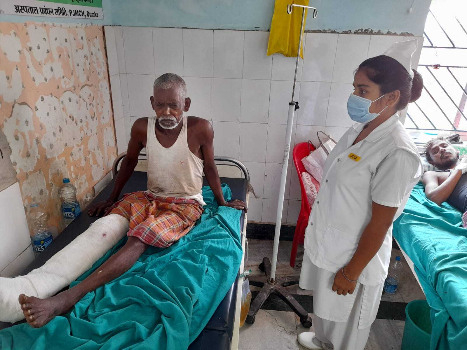 अज्ञात वाहन के धक्के से वृद्ध घायल, भर्ती