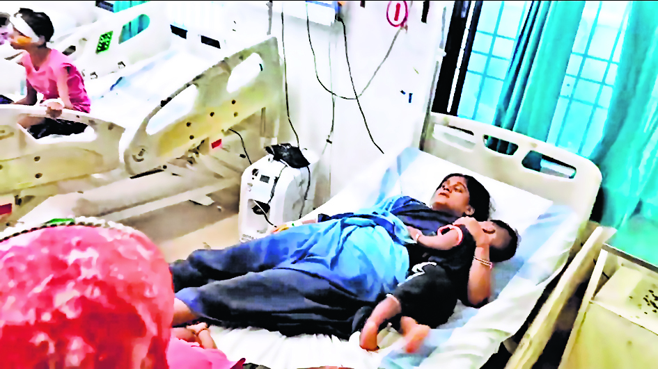 पांच घरों में आग लगने से एक बच्ची की मौत, छह लोग झुलसे
