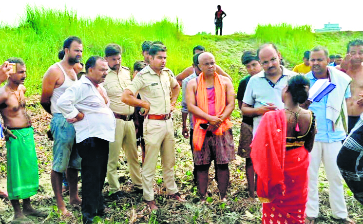 मायके में पति के साथ रह रही महिला की गला रेतकर हत्या