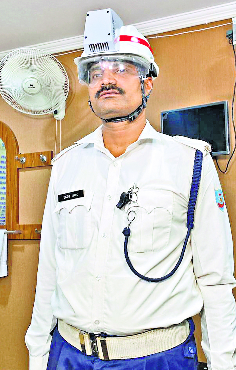 तीखी धूप से बचाव के लिए ट्रैफिक पुलिस को मिलेगा एसी हेलमेट
