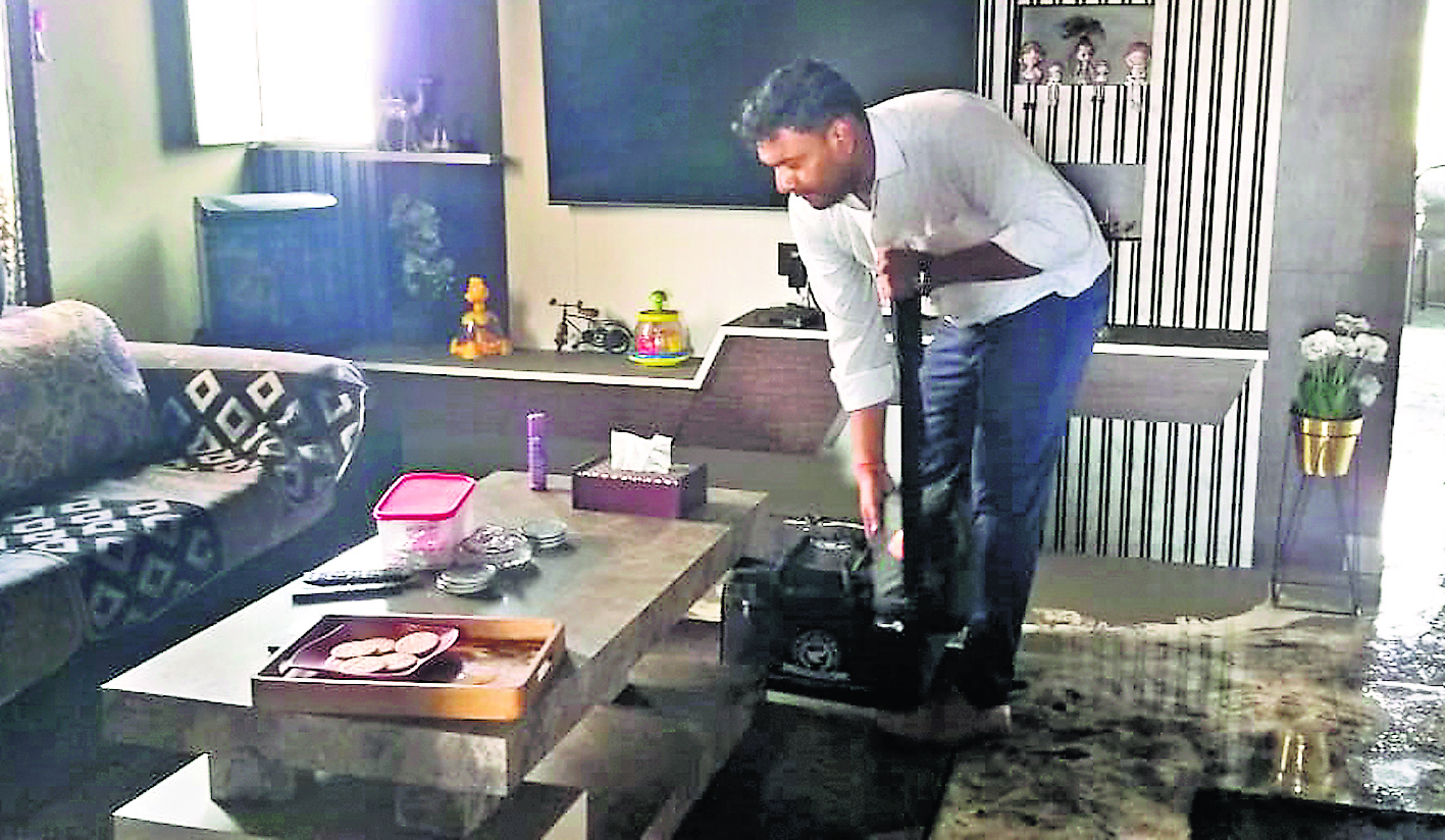रामगढ़ में दिनदहाड़े महिला की हत्या, जांच में जुटी पुलिस