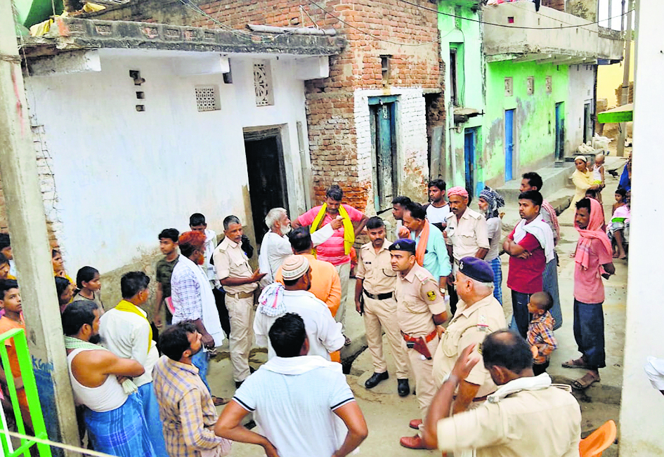 प्रताड़ना से तंग महिला ने फंदा लगाकर की आत्महत्या