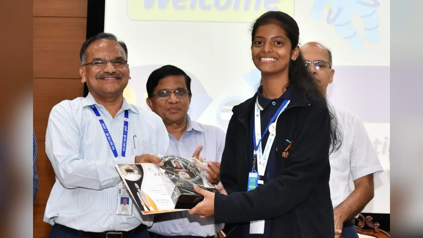ISRO से 13 दिनों की ट्रेनिंग लेकर वापस लौटी झारखंड की बेटी रूबी मुखर्जी, प्राप्त किया तीसरा स्थान